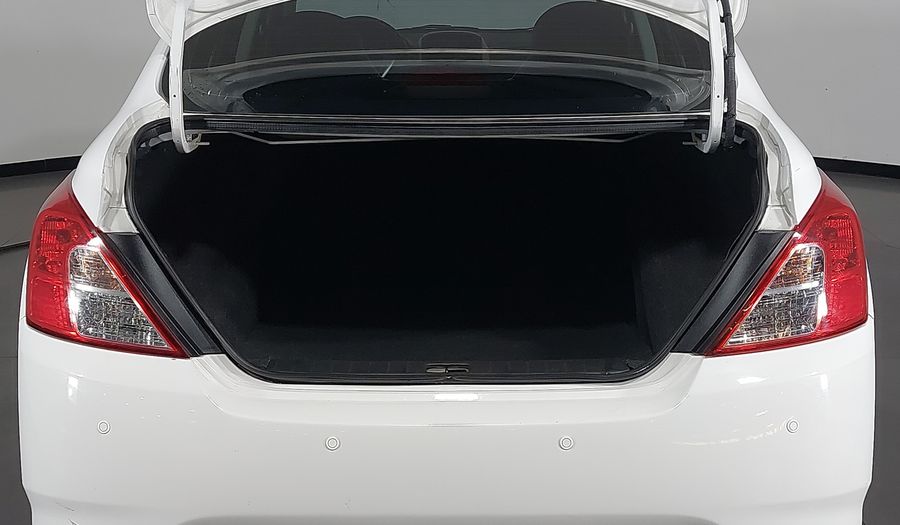 Nissan Versa SL Sedan 2018