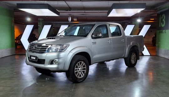 Toyota • Hilux