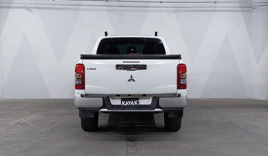 Mitsubishi L200 2.4 GLS DIESEL AUTO 4WD Pickup 2022