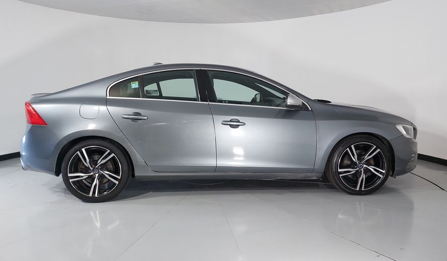 Volvo S60 2.0 R-DESIGN T6 AWD AUTO Sedan 2017