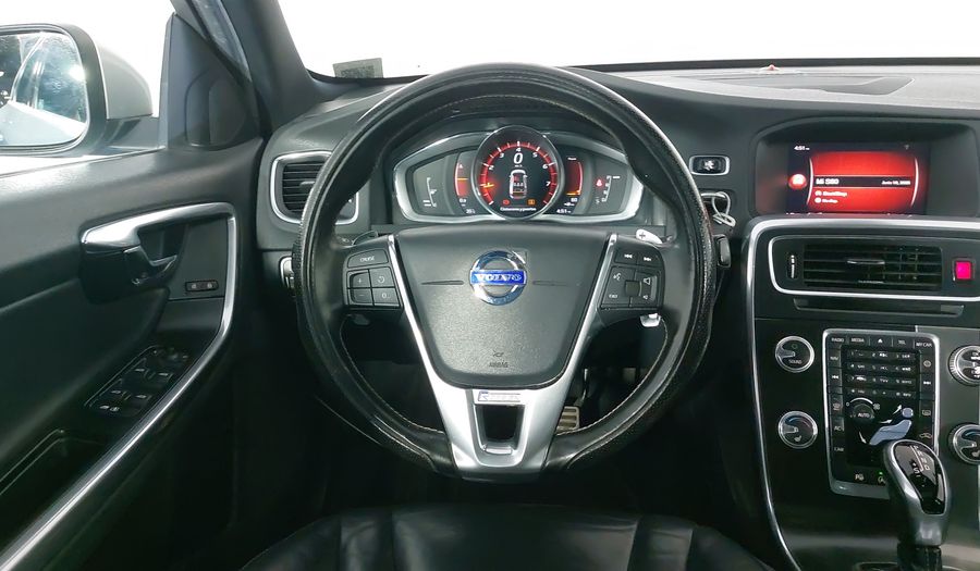 Volvo S60 2.0 R-DESIGN T6 AWD AUTO Sedan 2017