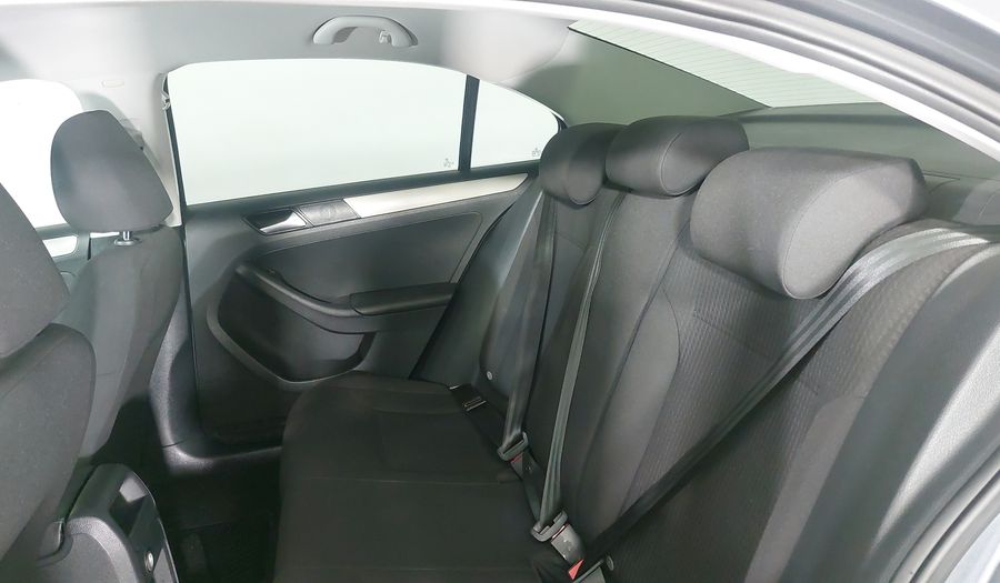Volkswagen Jetta 2.5 TRENDLINE MT Sedan 2017