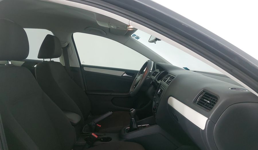Volkswagen Jetta 2.5 TRENDLINE MT Sedan 2017
