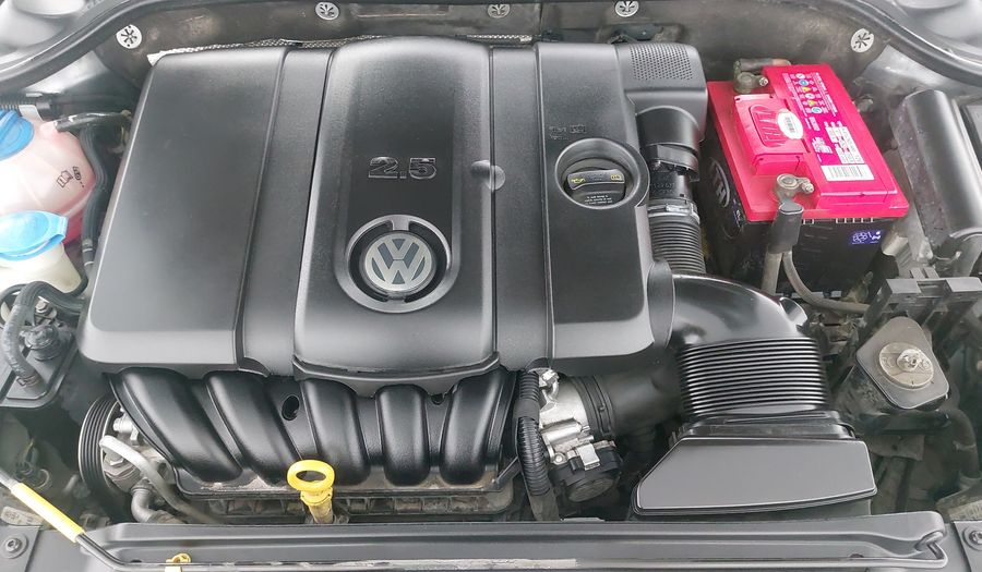 Volkswagen Jetta 2.5 TRENDLINE MT Sedan 2017