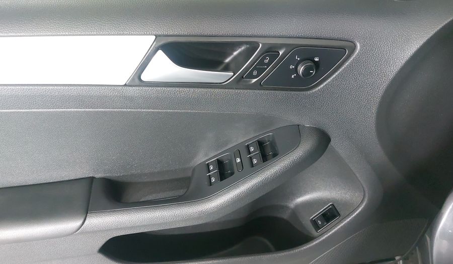 Volkswagen Jetta 2.5 TRENDLINE MT Sedan 2017
