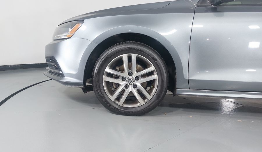 Volkswagen Jetta 2.5 TRENDLINE MT Sedan 2017