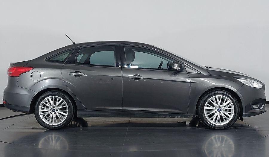 Ford Focus SE PLUS FASTBACK Sedan 2018