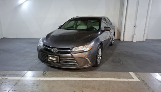 Toyota • Camry