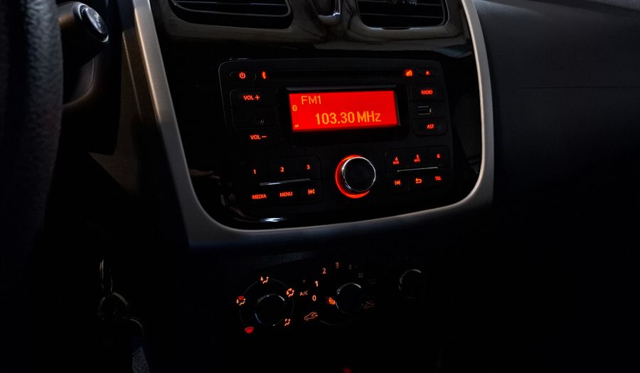 Renault Sandero 1.6 AUTHENTIQUE Hatchback 2017