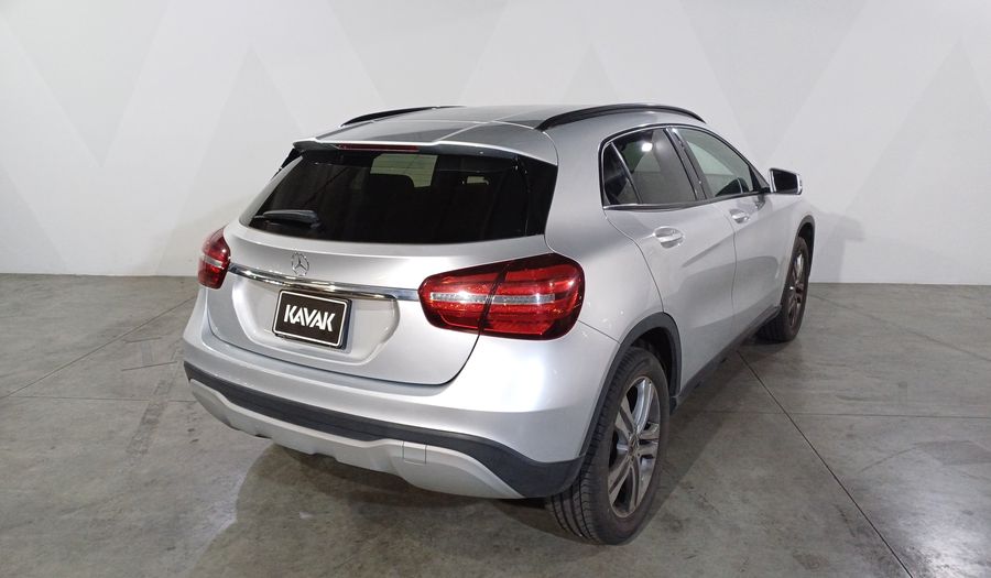 Mercedes Benz Clase Gla 1.6 GLA 200 DCT Suv 2020