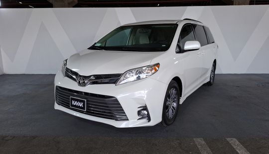 Toyota • Sienna