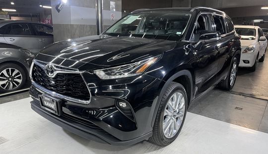 Toyota • Highlander