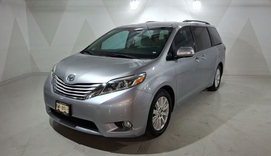 Toyota • Sienna