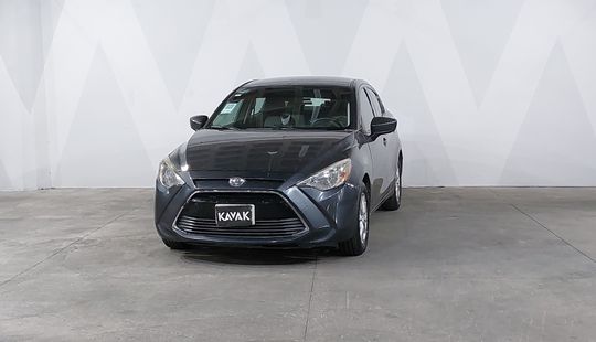 Toyota • Yaris