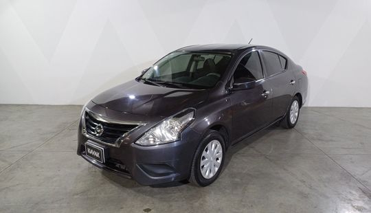 Nissan • Versa