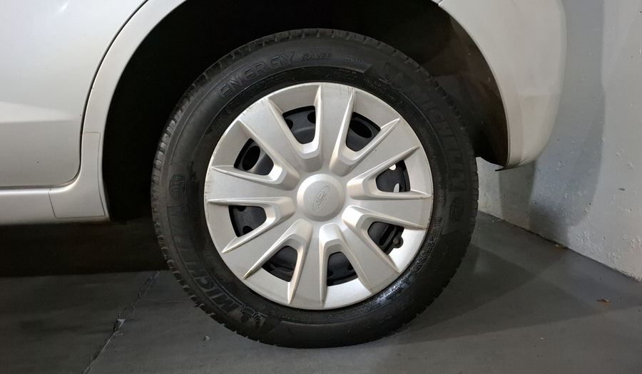 Ford Fiesta 1.6 FIESTA IKON HATCH AMBIENTE A/A MT Hatchback 2015