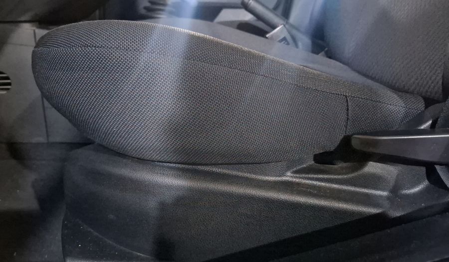 Ford Fiesta 1.6 FIESTA IKON HATCH AMBIENTE A/A MT Hatchback 2015