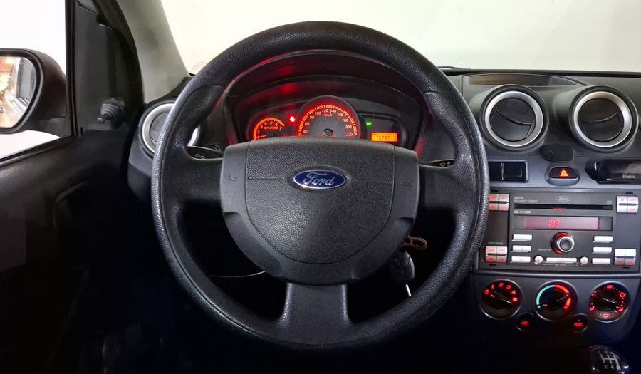 Ford Fiesta 1.6 FIESTA IKON HATCH AMBIENTE A/A MT Hatchback 2015