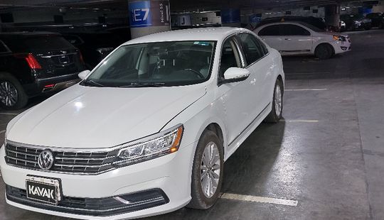 Volkswagen • Passat
