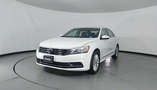 Volkswagen • Passat