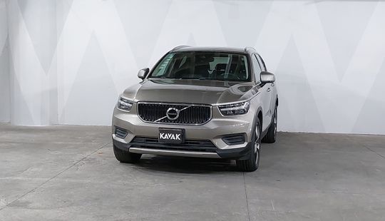 Volvo • XC40