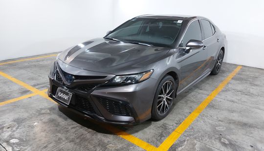 Toyota • Camry