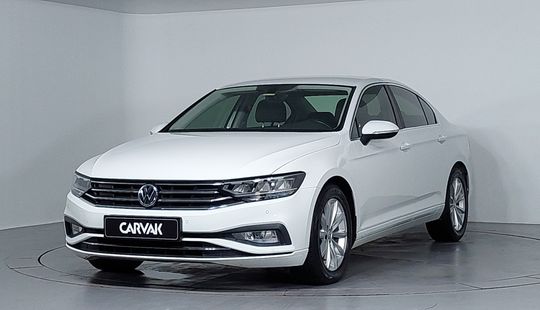 Volkswagen • Passat