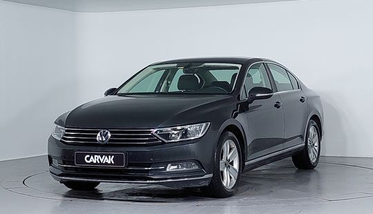 Volkswagen • Passat