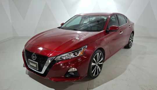 Nissan • Altima