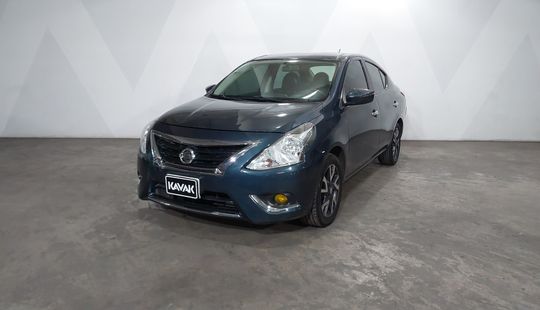 Nissan • Versa