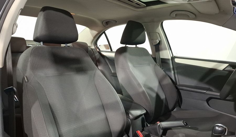 Volkswagen Jetta 2.5 COMFORTLINE TIP. BOLSAS AIRE DEL. Sedan 2016