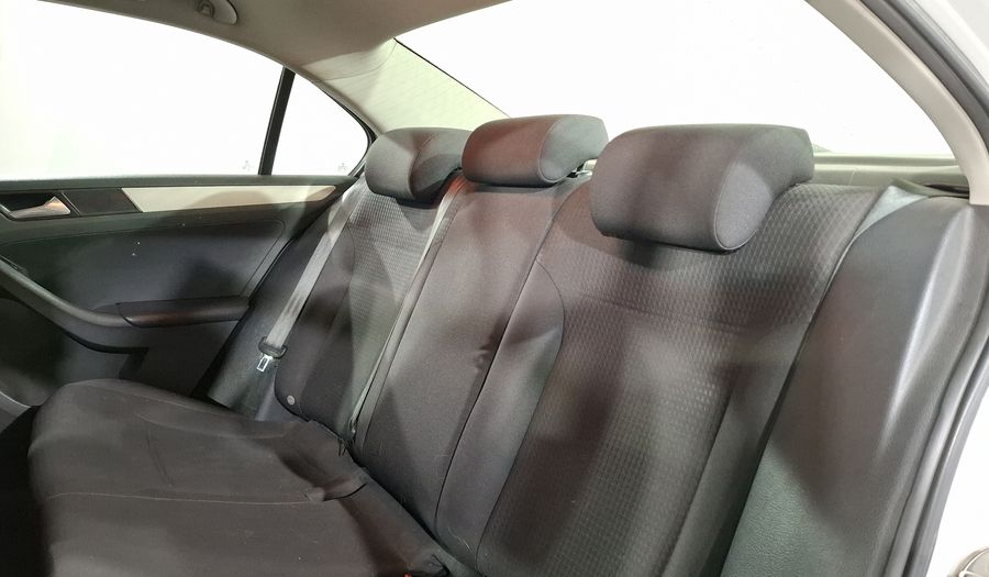 Volkswagen Jetta 2.5 COMFORTLINE TIP. BOLSAS AIRE DEL. Sedan 2016