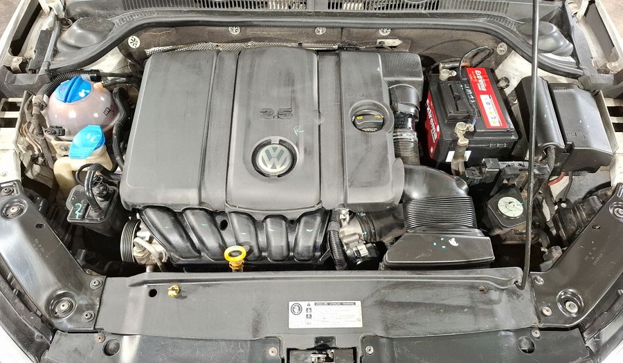Volkswagen Jetta 2.5 COMFORTLINE TIP. BOLSAS AIRE DEL. Sedan 2016