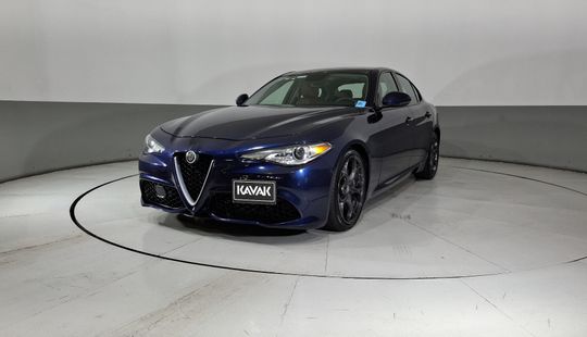 Alfa Romeo • Giulia
