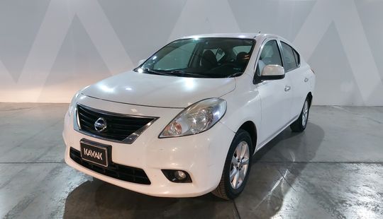 Nissan • Versa