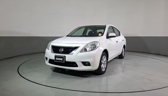 Nissan • Versa