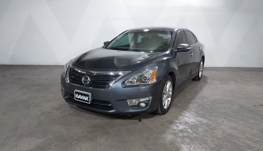 Nissan • Altima