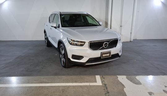 Volvo • XC40