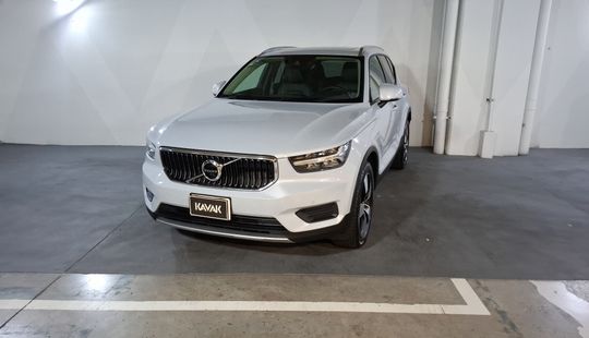 Volvo • XC40