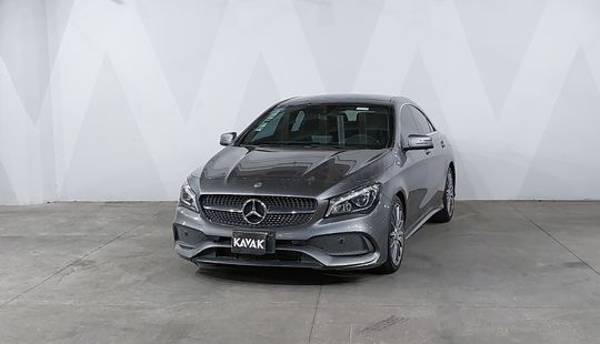 Mercedes Benz • Clase CLA
