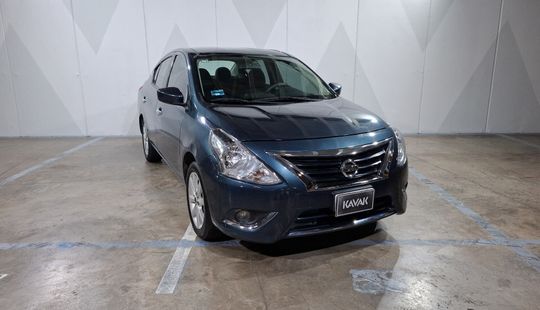 Nissan • Versa