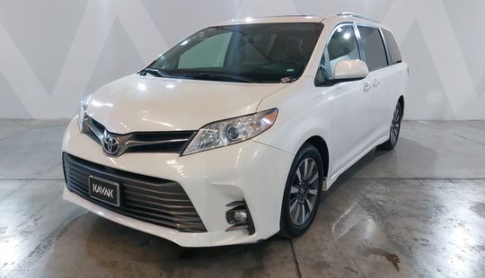 Toyota • Sienna