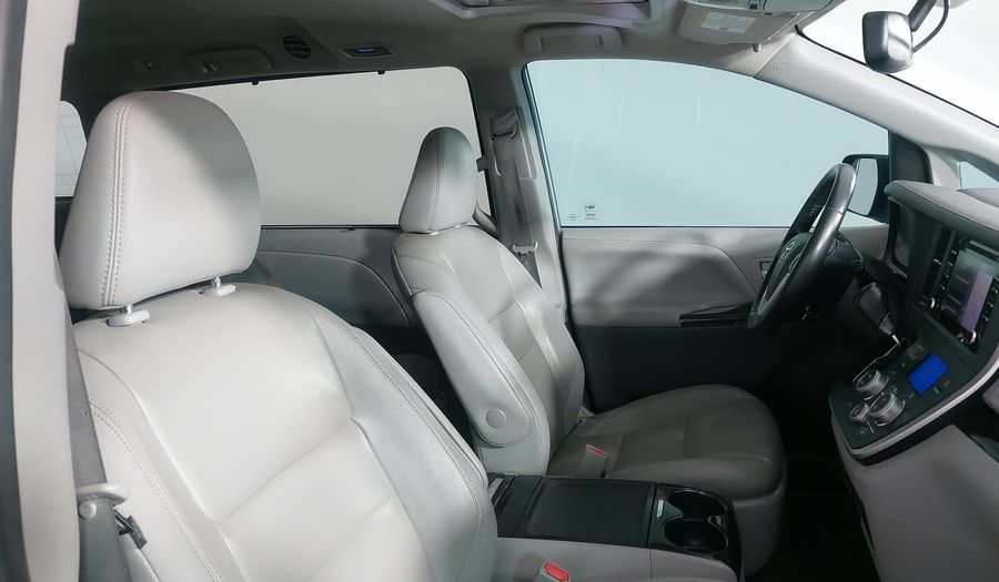 Toyota Sienna 3.5 XLE PIEL AUTO Minivan 2020