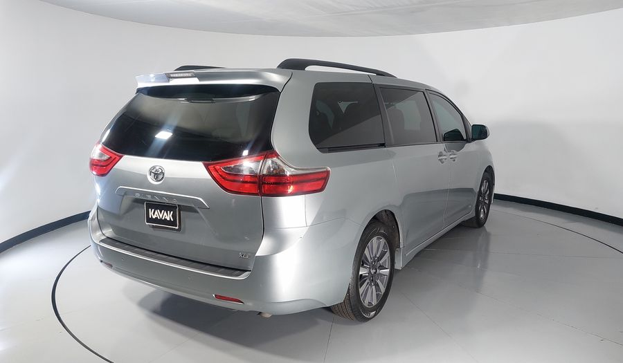 Toyota Sienna 3.5 XLE PIEL AUTO Minivan 2020