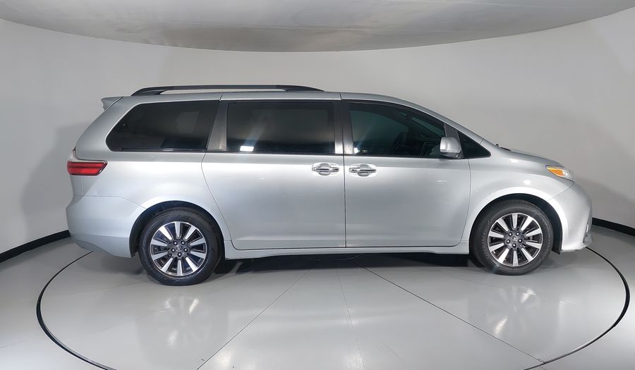 Toyota Sienna 3.5 XLE PIEL AUTO Minivan 2020