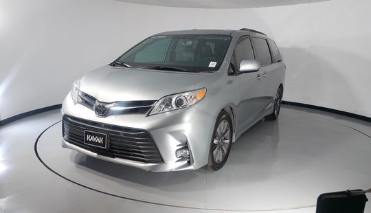 Toyota • Sienna