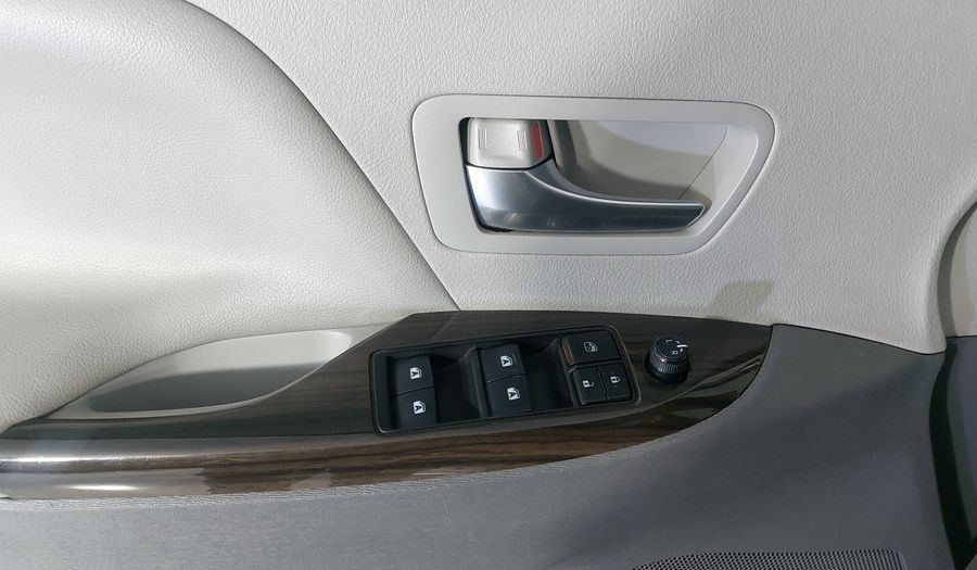 Toyota Sienna 3.5 XLE PIEL AUTO Minivan 2020