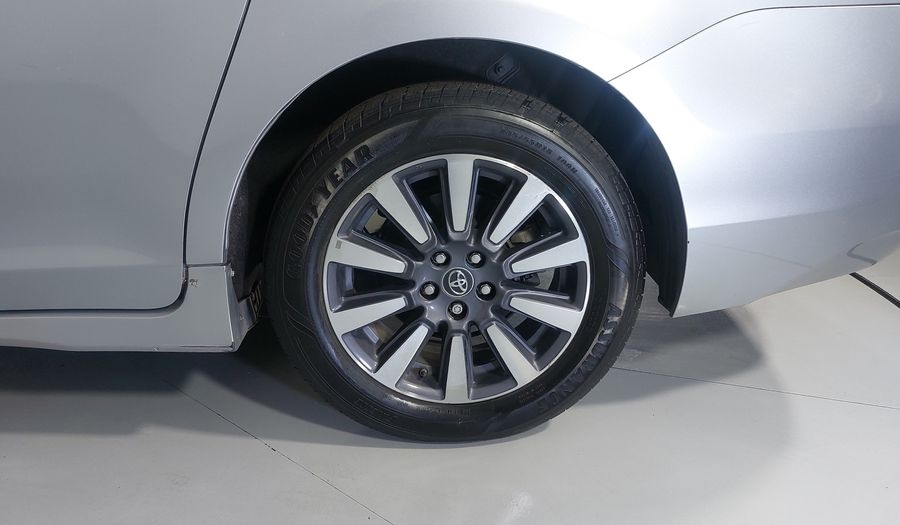 Toyota Sienna 3.5 XLE PIEL AUTO Minivan 2020