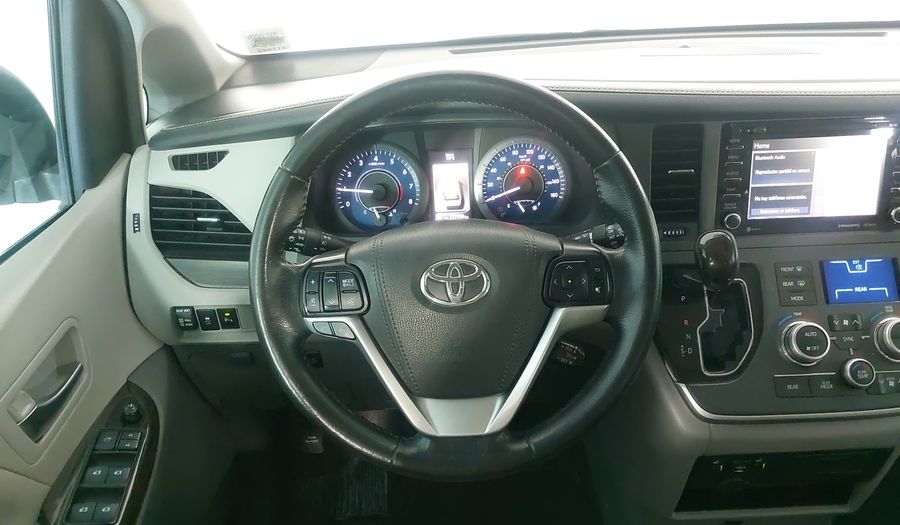 Toyota Sienna 3.5 XLE PIEL AUTO Minivan 2020