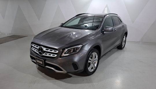 Mercedes Benz • Clase GLA
